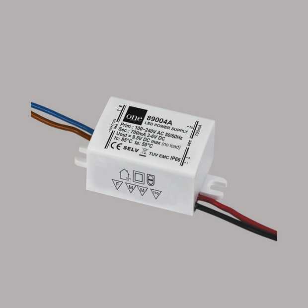 One trafo 700 mA-2-4 Watt-3-6VDC-dimbaar